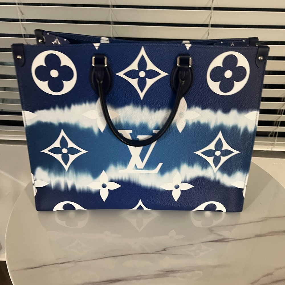 Louis Vuitton Escale Onthego Handbag Black Friday sale